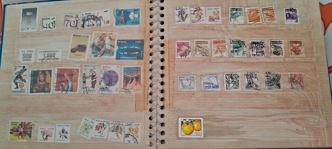  Álbum Antigo de Selos contendoi 204 unidaes - Foto 3