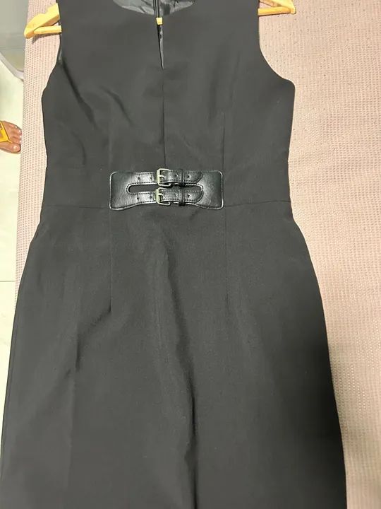 Vestido preto com fivela - Foto 4