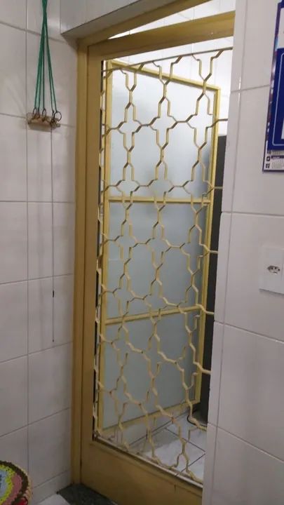 Porta de Ferro com vidro ( com 2 repartições) - Foto 2