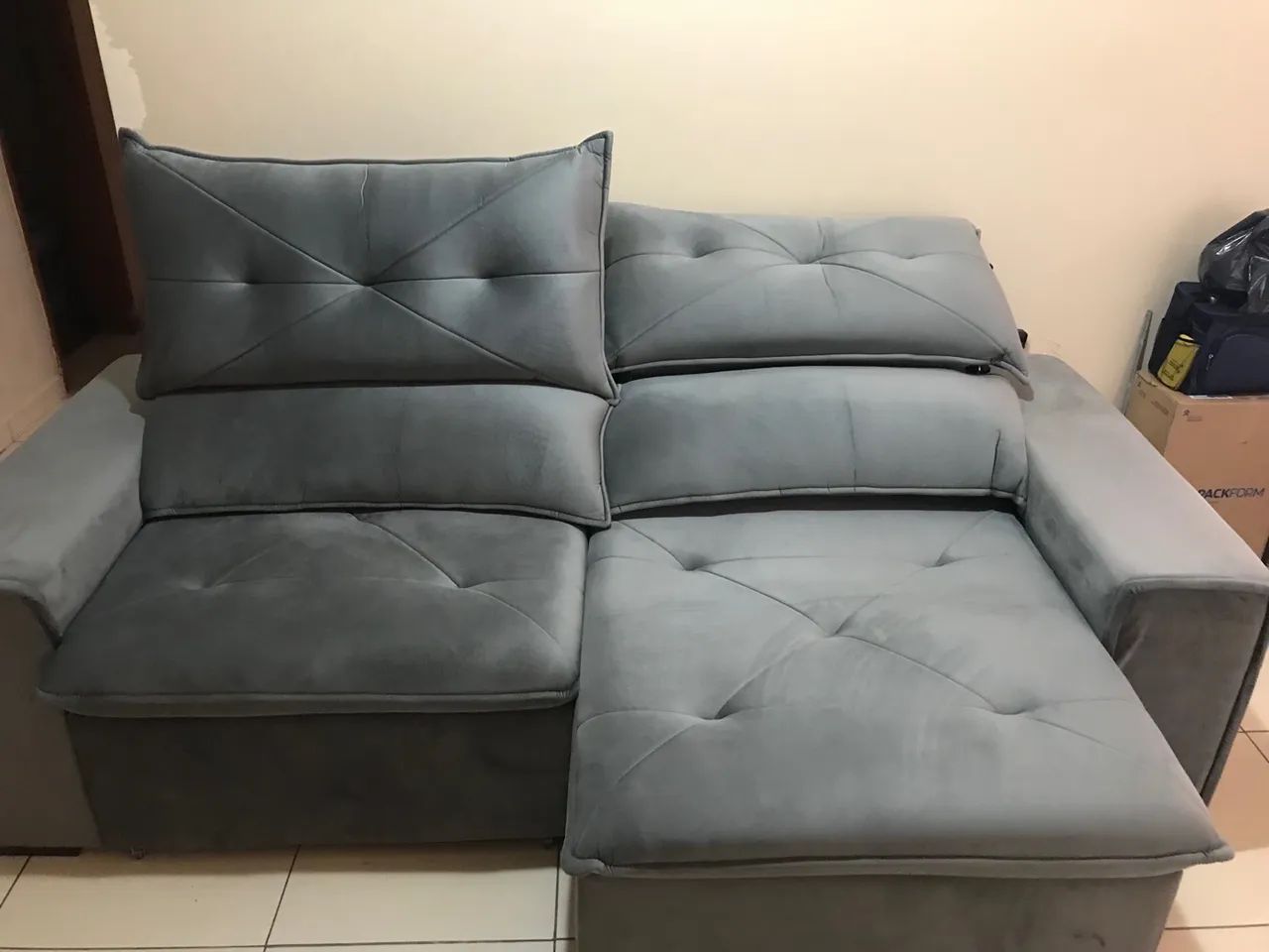 Sofá retrátil e reclinável novo Sofás e Poltronas Taguatinga Sul