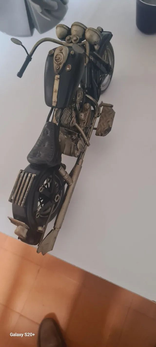 Motocicleta de metal e resina - Foto 3