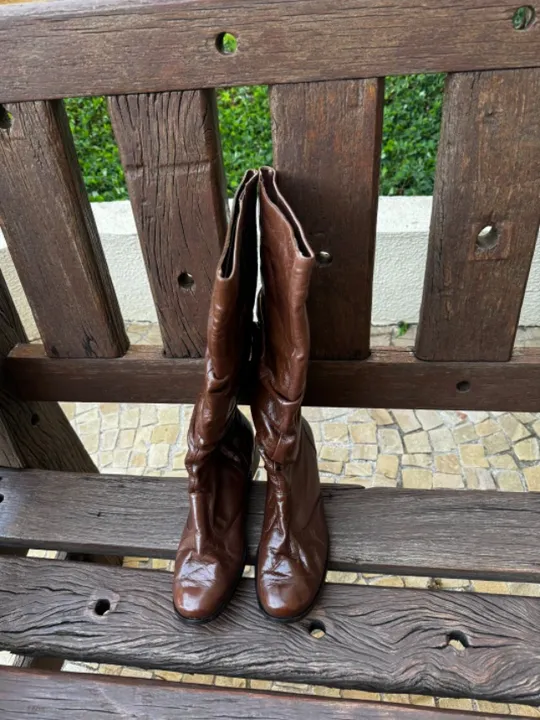 Bota em couro, número 36, estado de nova, impecável