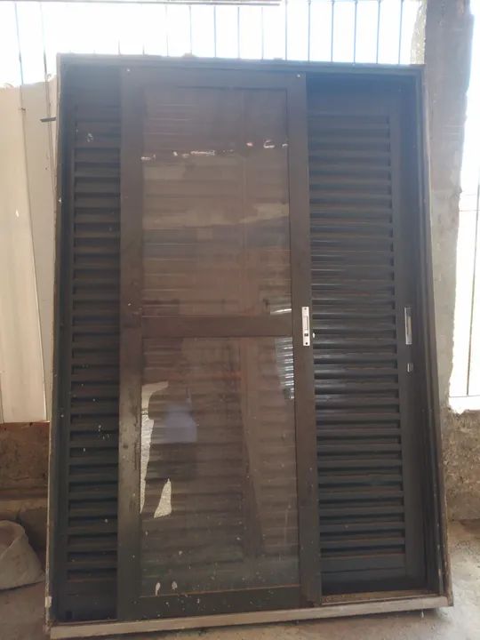 Porta de correr com vidro e veneziana - Foto 2