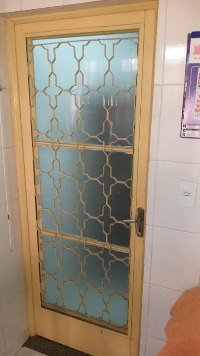 Porta de Ferro com vidro ( com 2 repartições)