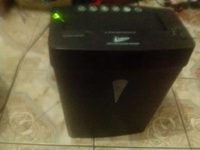 Fragmentadora de papeis Leadership 7346 usada ótima 220 volts