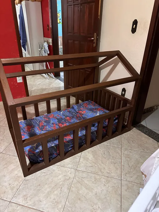 Cama infantil montessoriana