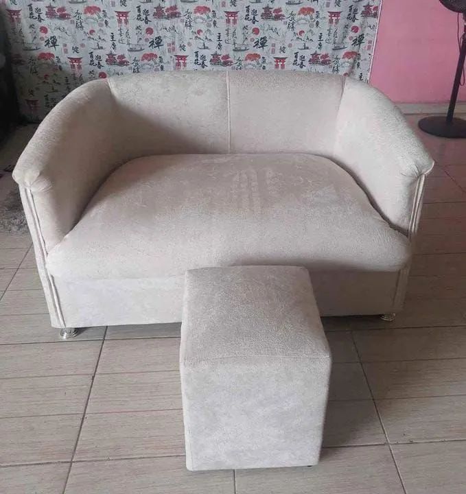 Poltrona 2 lugares e Puff - Novas - Foto 5