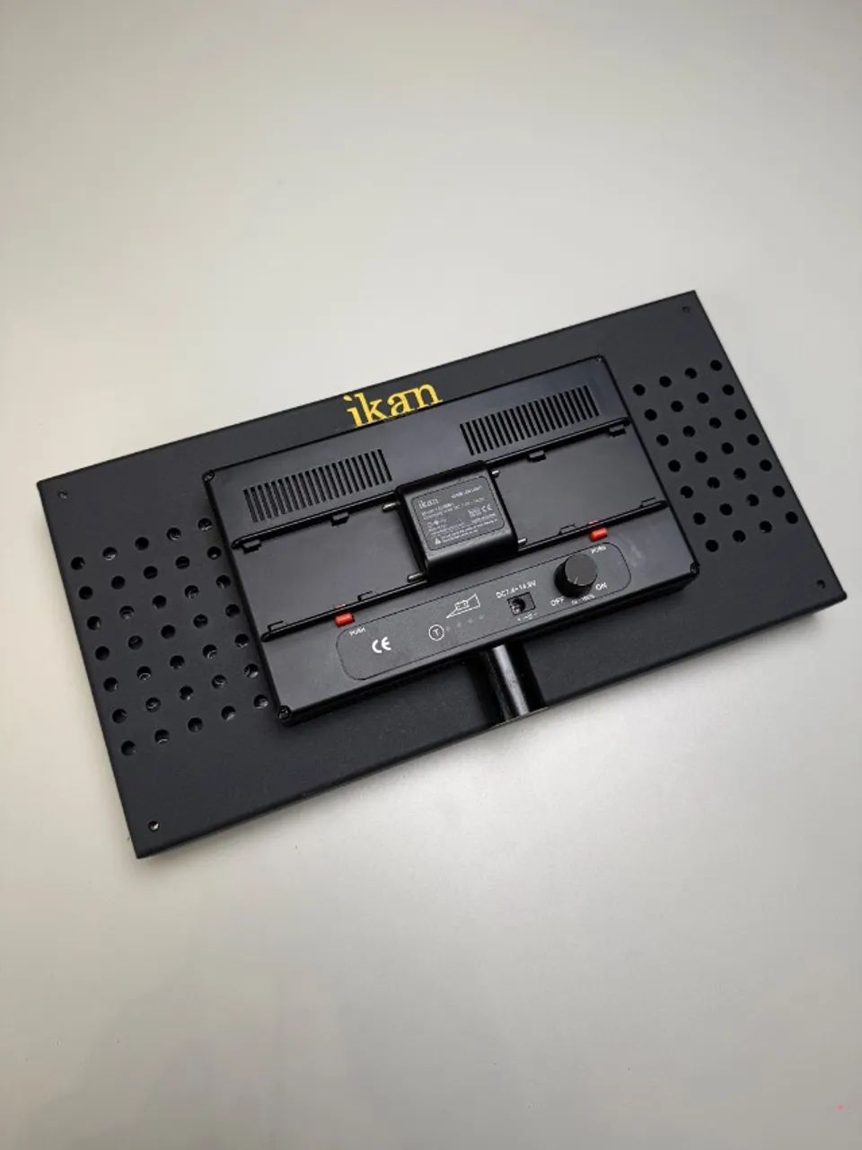 Painel LED Ikan iLED 508 - Luz profissional com dimmer  - Foto 2