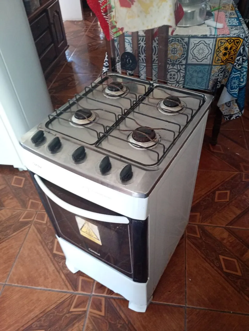 Geladeira e fogão. Bom de preço, negociamos!