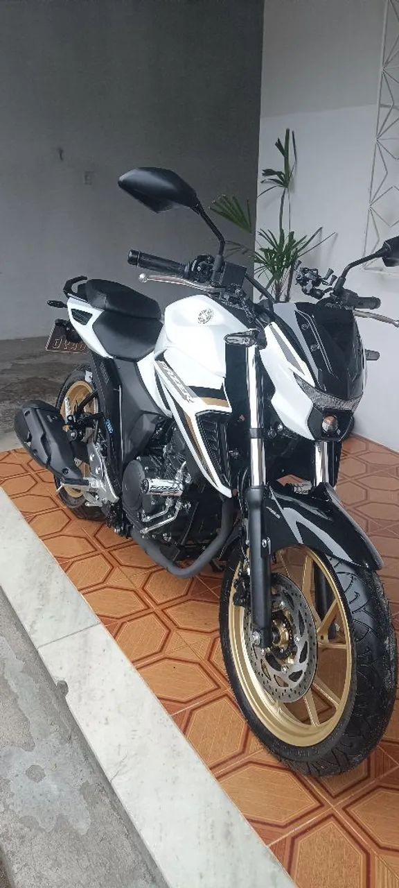 Fz25 2025 ,apenas 1.640 km rodados. 