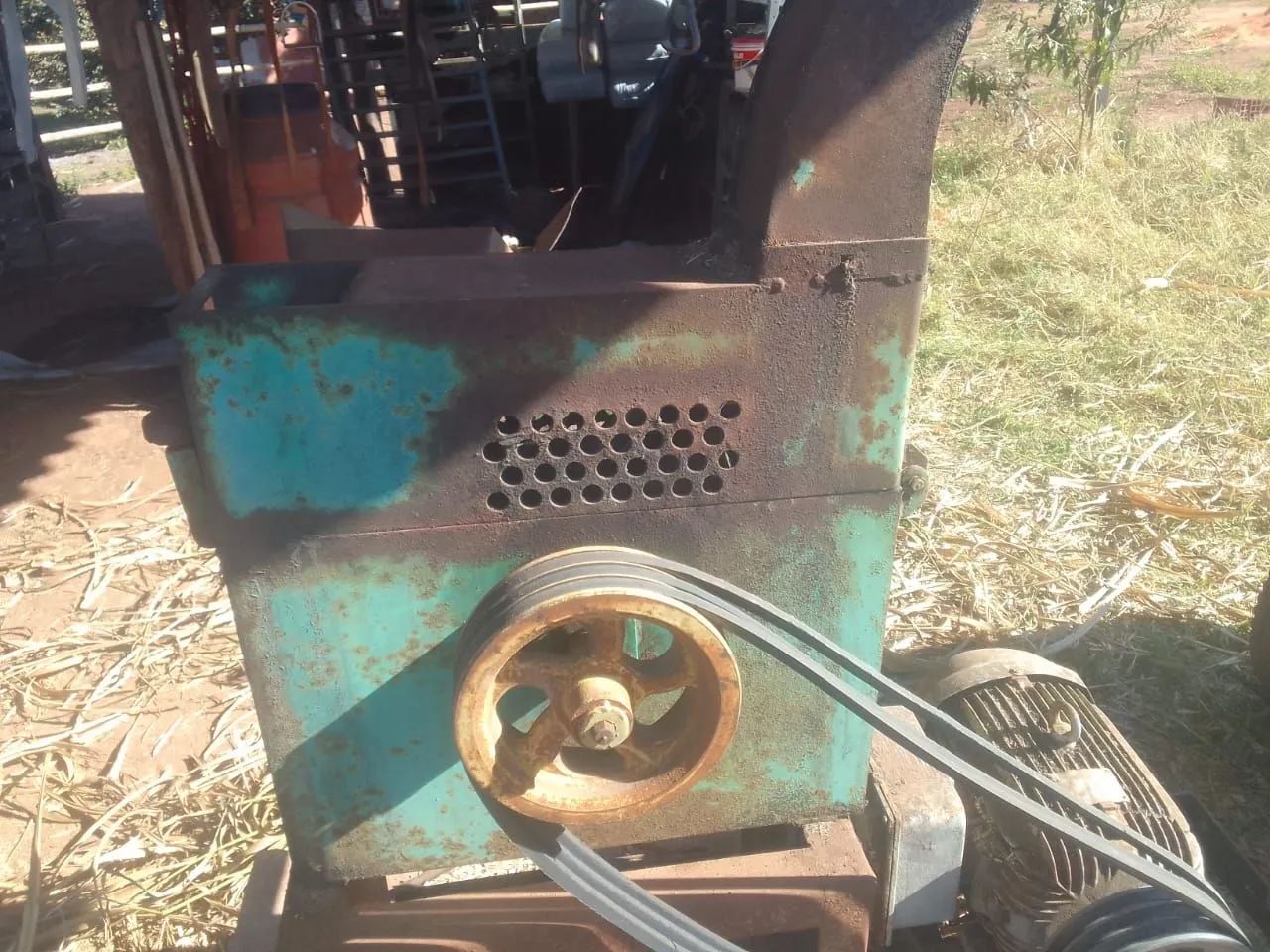 Vendo picadeira Nogueira En12b com motor de 10cv monofásico - Foto 2
