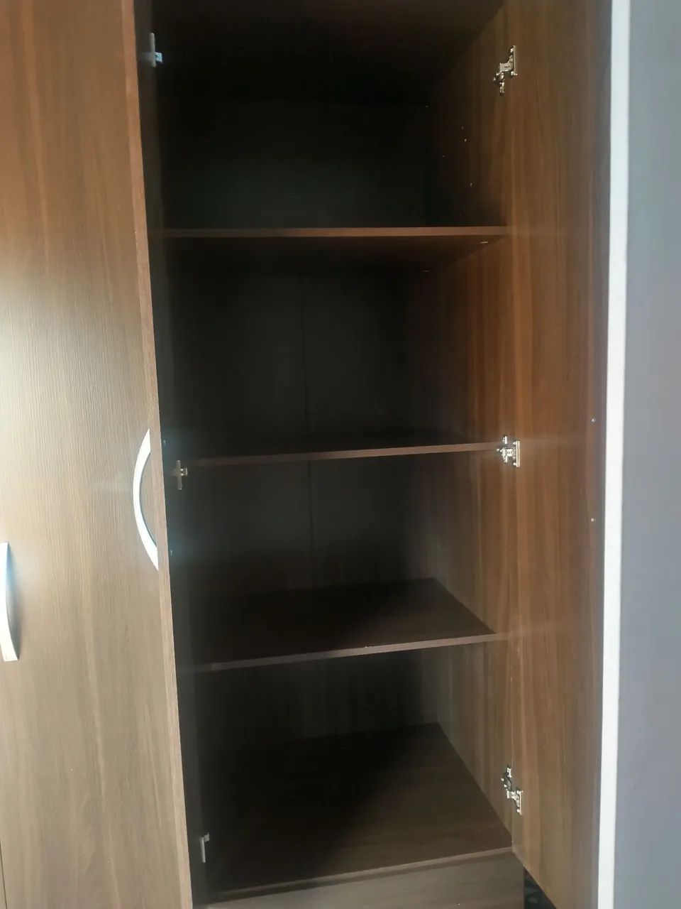 Guarda-Roupa Moderno e Espaçoso - Foto 2