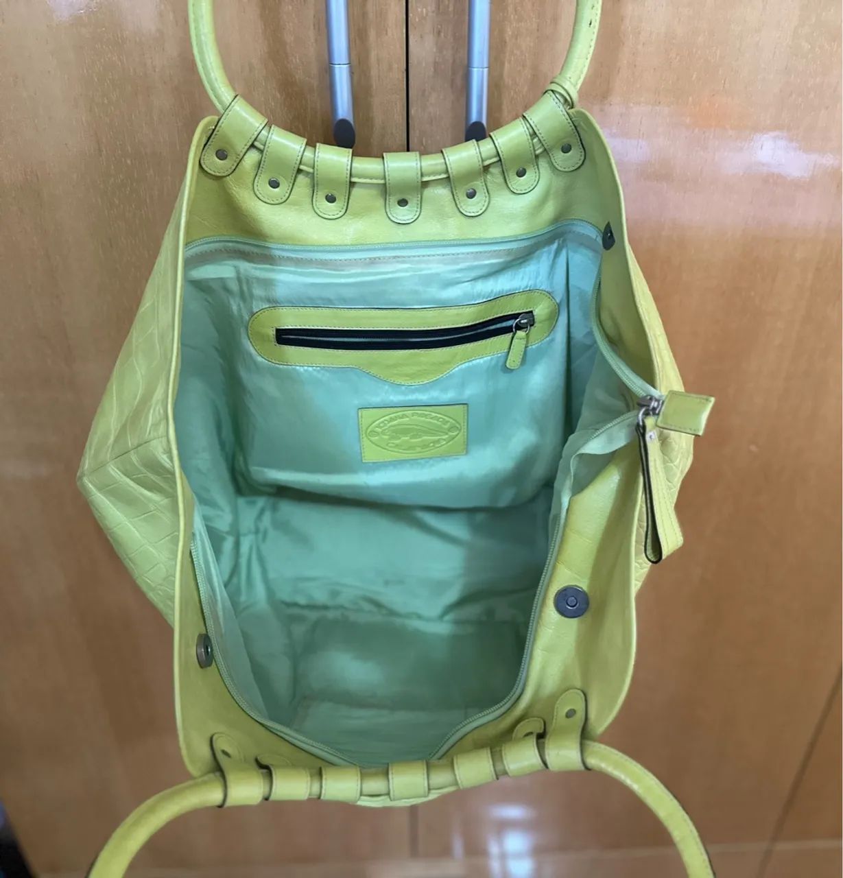 Vendo bolsa de ombro amarelo limão - Foto 3