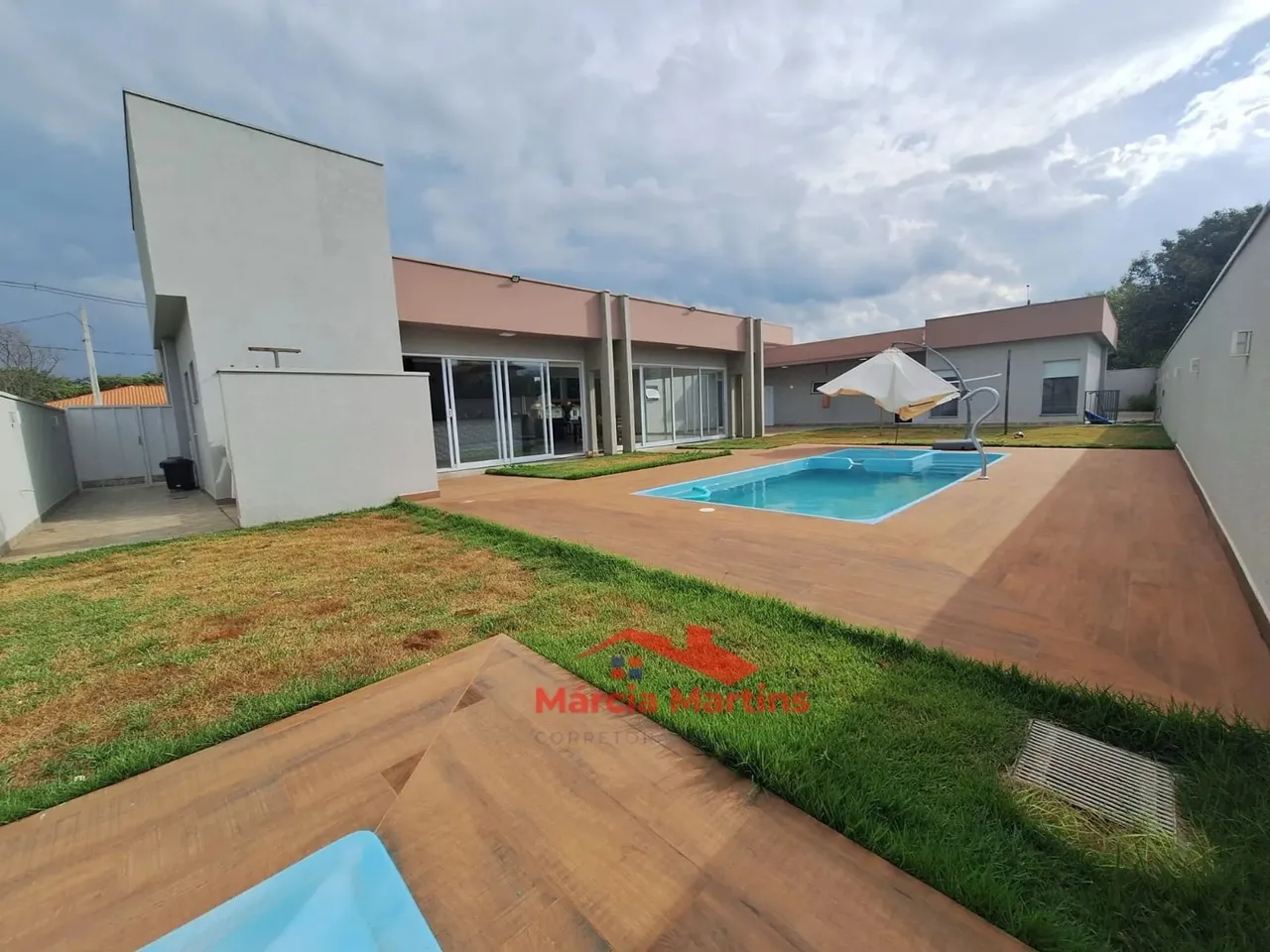 Maravilhosa Casa Térrea de Alto Padrão no Condomínio Laguna Botucatu/SP!