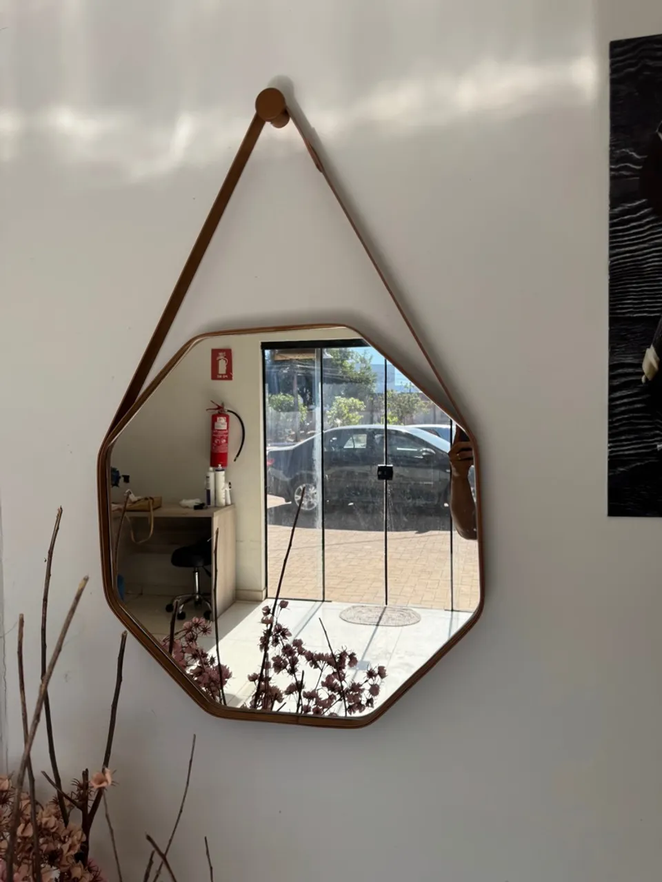 Espelho Decorativo Octogonal com Alça de Couro