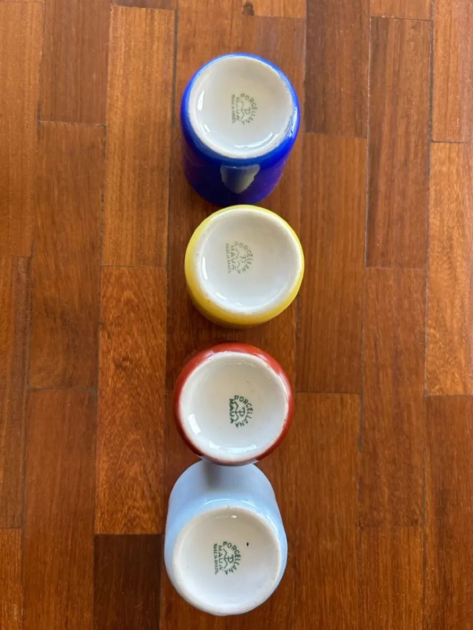 Conjunto com 4 copinhos coloridos porcelana Mauá - vintage - Foto 2