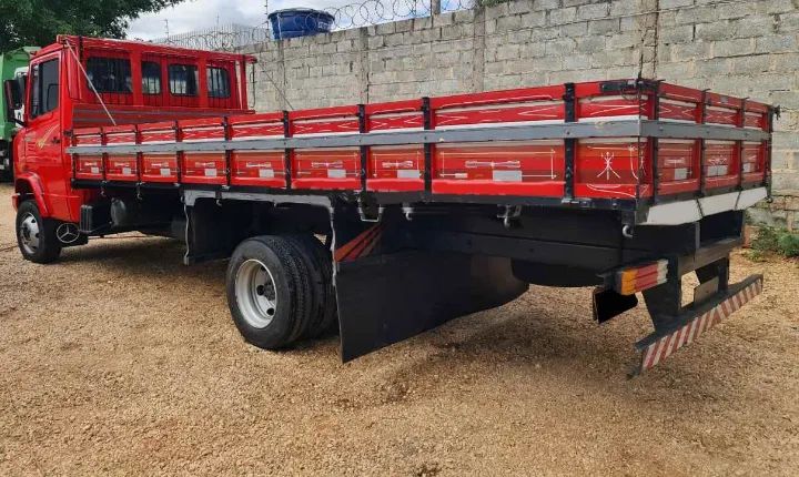 Mercedes-Benz 710 2012 Carroceria  - Foto 2