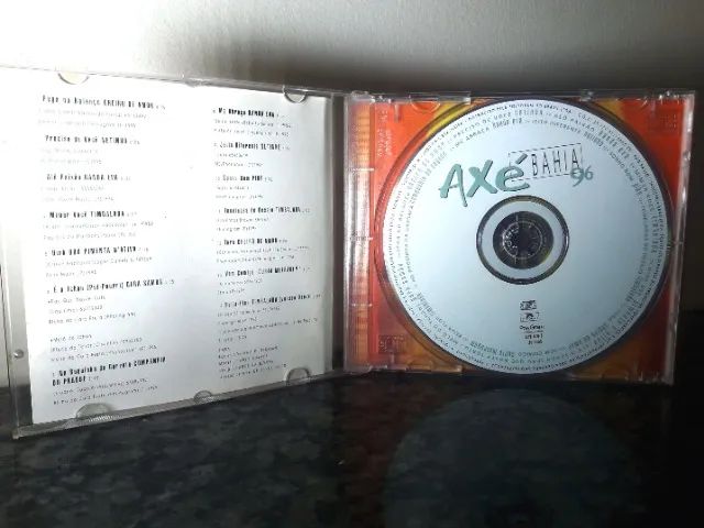 CD Axé Bahia 96 - CD Original em bom estado - Foto 3