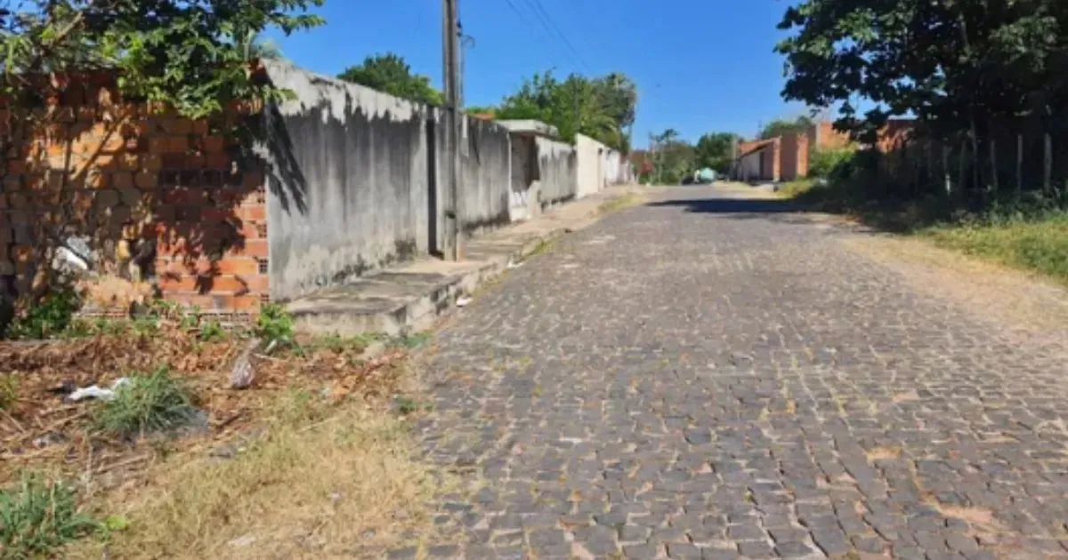 Terreno pertinho da Kennedy no bairro Socopo medindo 25X50 com 1.250m²
