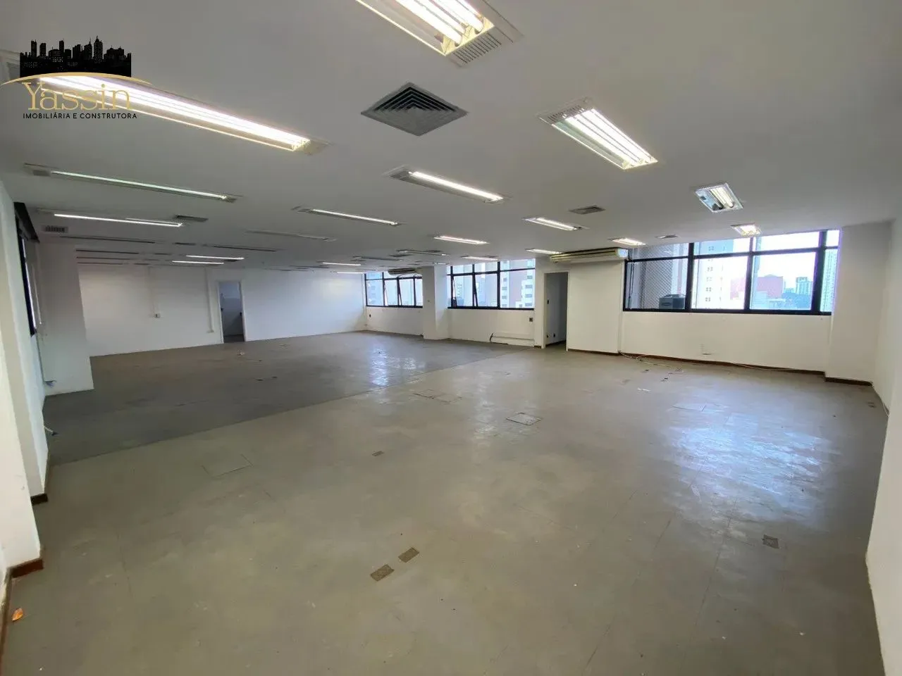 Sala Comercial à Venda em Cuiabá-MT, Ed. The Centrus Tower - 4 Salas, 4 Banheiros, 8 Vagas