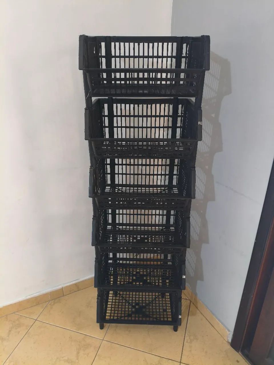 Cesto Plástico Gôndola Empilhável Resistente 44x36 Preto  - Foto 3