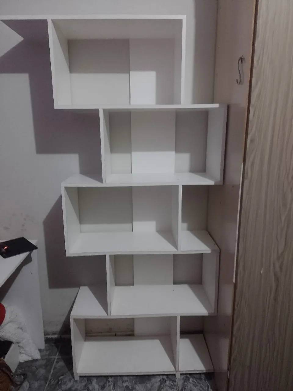 Estante moderna em MDF branca