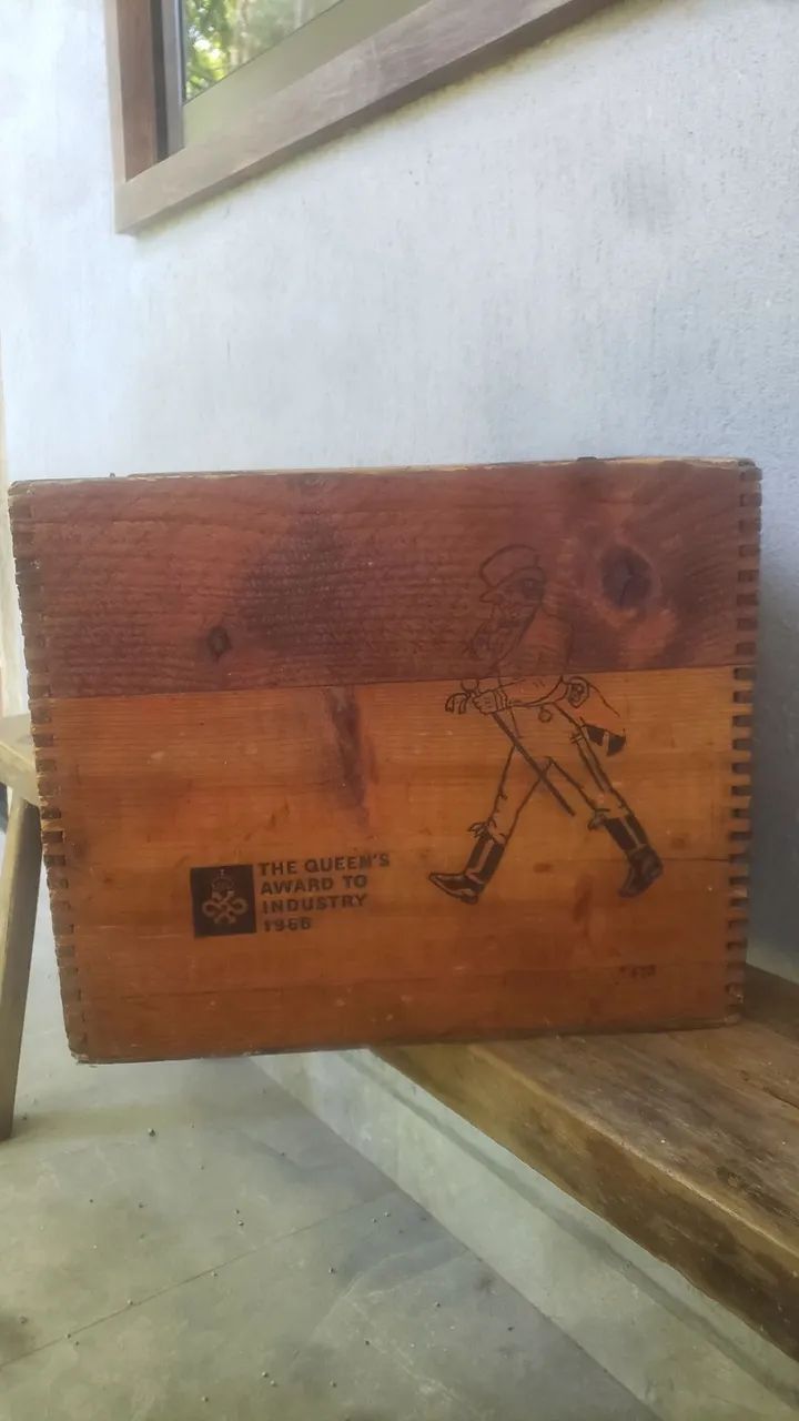 Caixa Madeira Maciça Johnnie walker 1966 - Foto 4