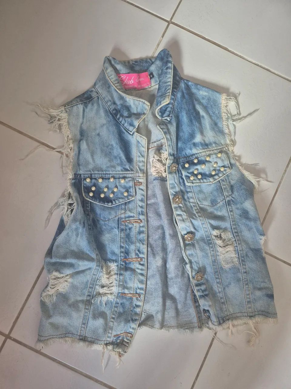 Colete Jeans Destroyed com Detalhes