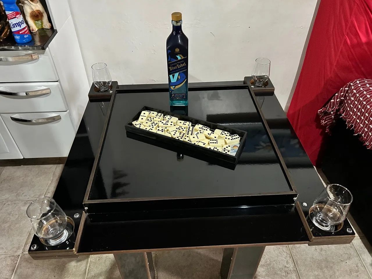 Mesa Preta - Jogo de Dominó