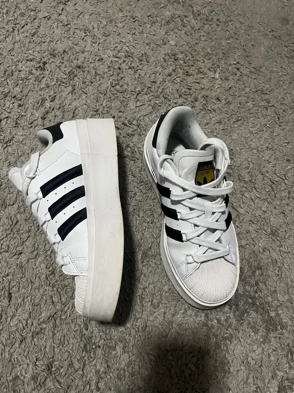 Adidas Superstar Plataforma Branco com Listras Pretas