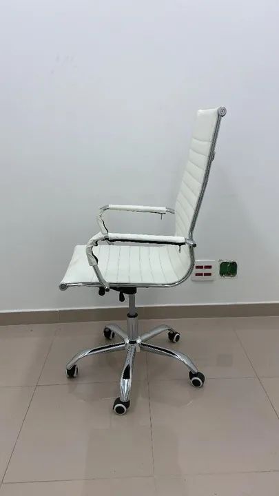 Cadeira de Escritório Giratória com Rodinhas - Foto 4