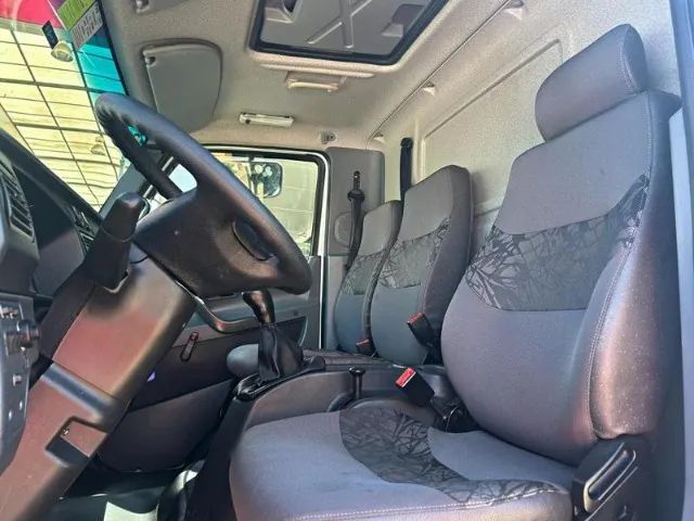 Accelo 815 Mercedes-Benz equipado com cesto aéreo 13,5 metros - Foto 8