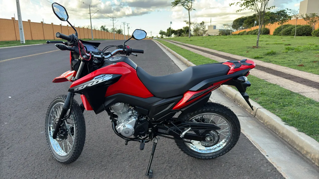 160 Bros com abs e conectividade 