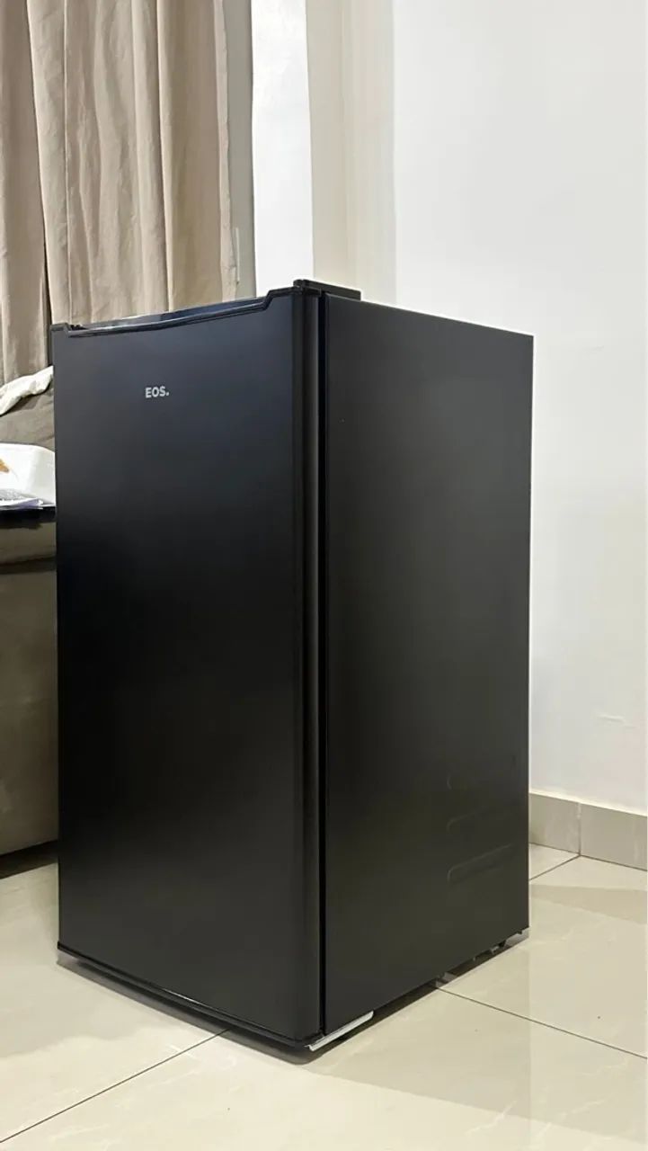 Vendo Frigobar EOS 93L - Como novo - Foto 2