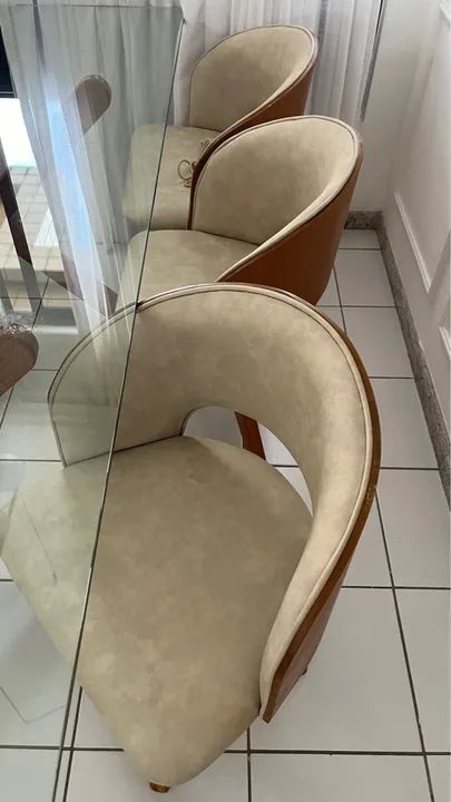 Poltrona Decorativa Giratória, encosto  em madeira em courino - Foto 2