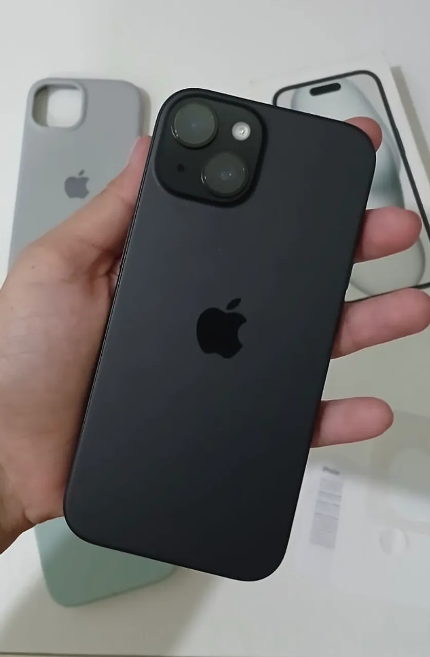iPhone 15- Preto - 128GB