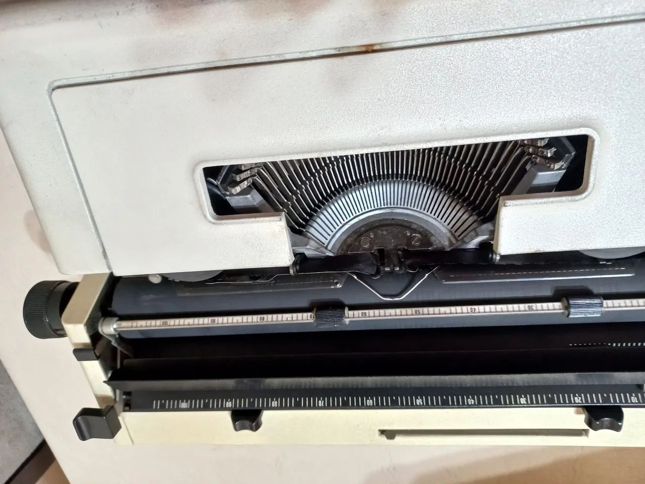 Máquina de escrever Olivetti Studio 46 - Foto 3