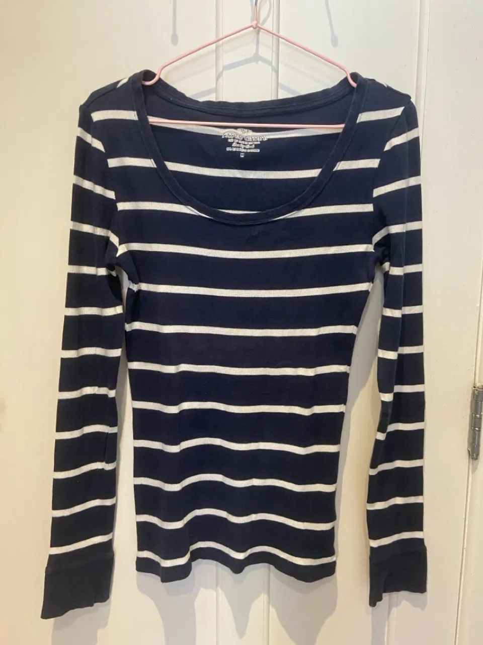 Camiseta algodão listrada azul e branca
