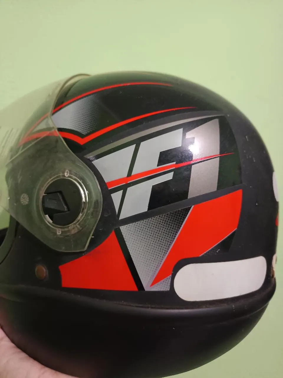 Capacete F1 Preto com detalhes