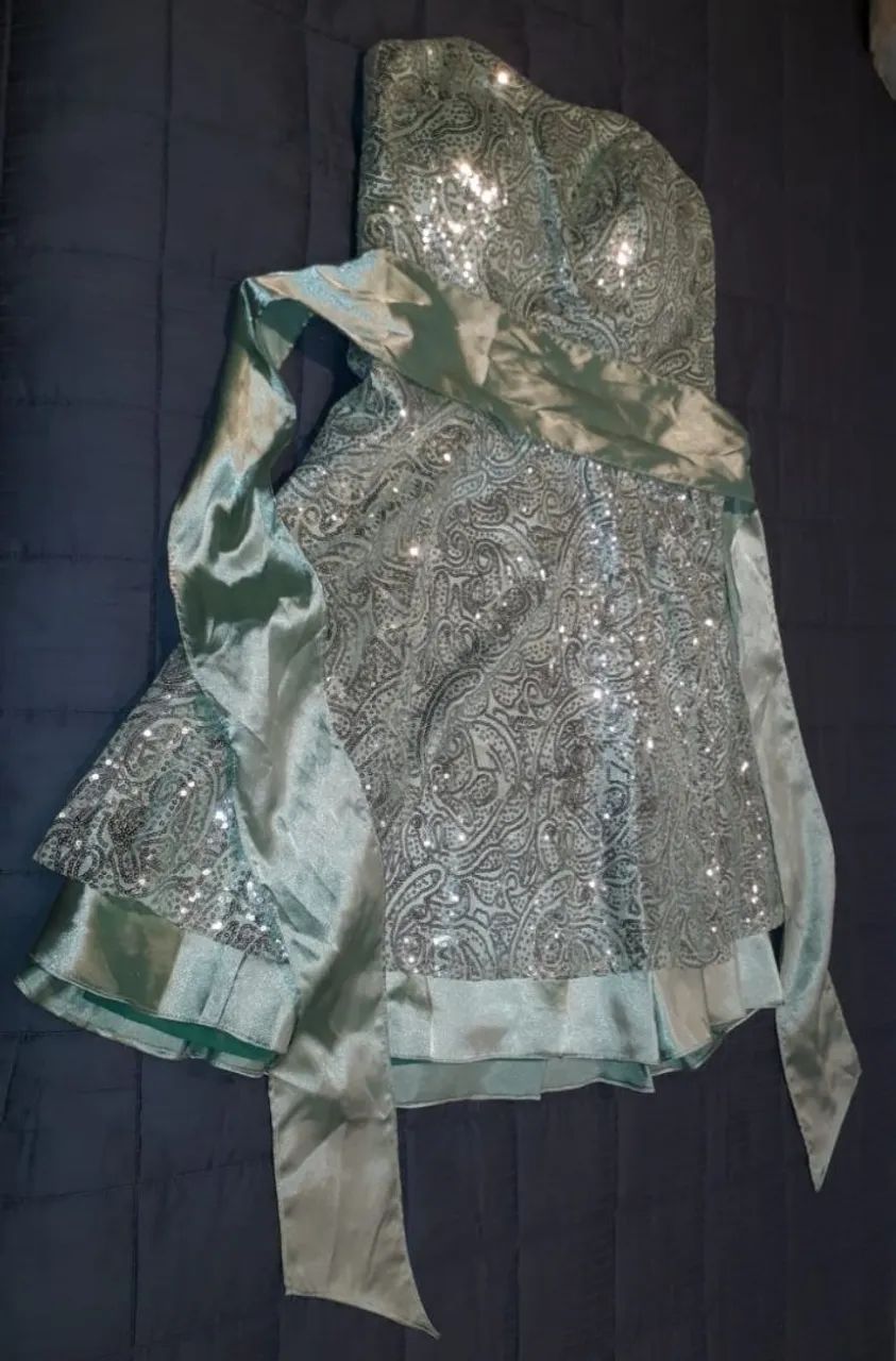 Vestido de festa Urban Race com paetês verde tam g - Foto 3