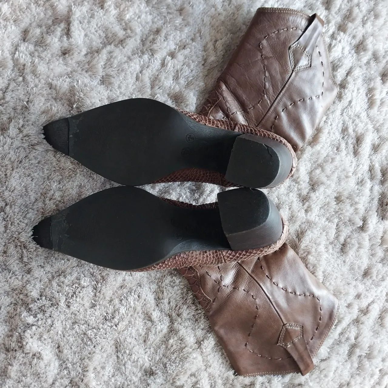 Botas Marrom n°37 - Foto 2