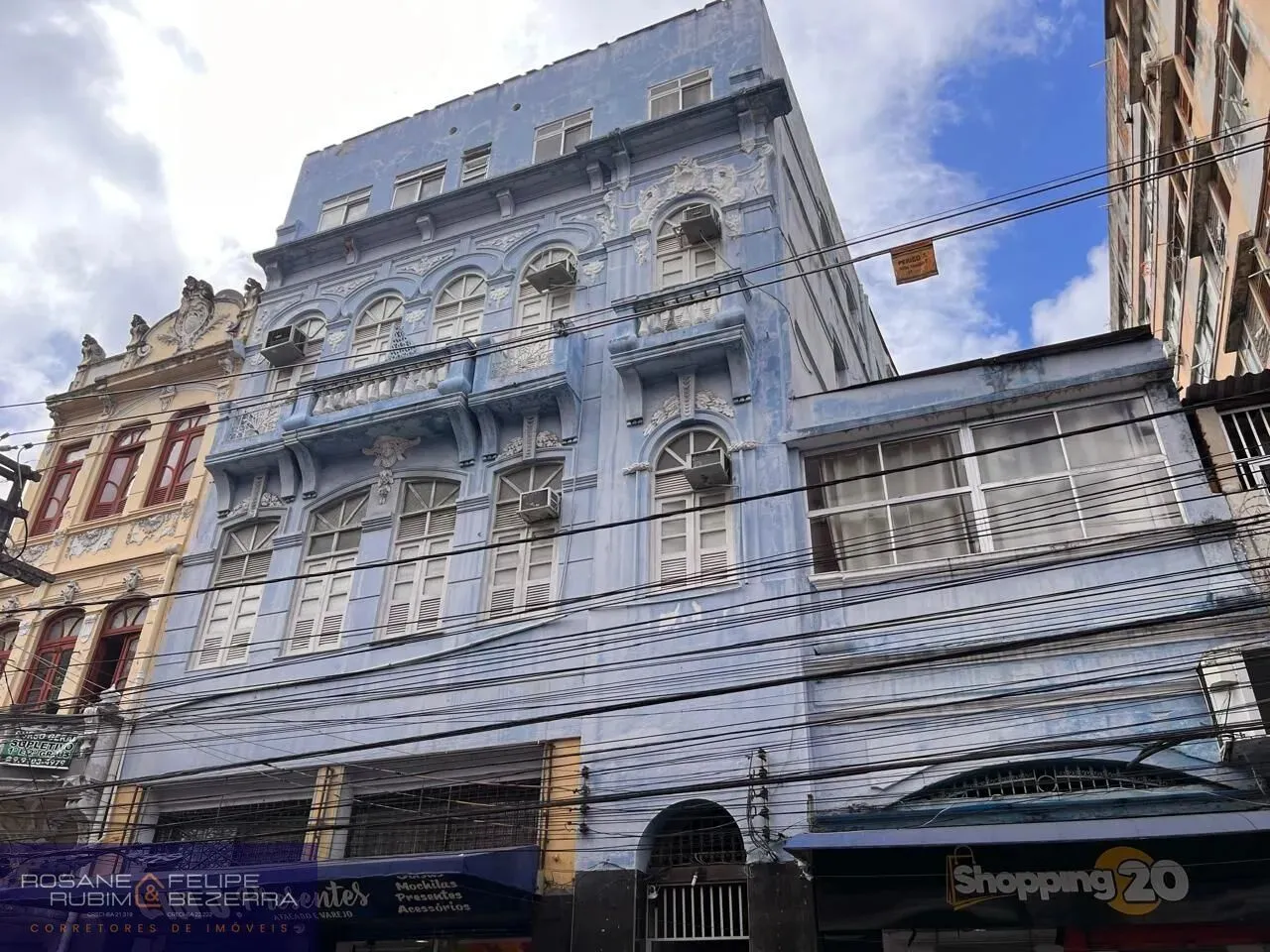 Prédio Comercial com 1.815m² de área construída com 52 suítes - Centro/Salvador-BA