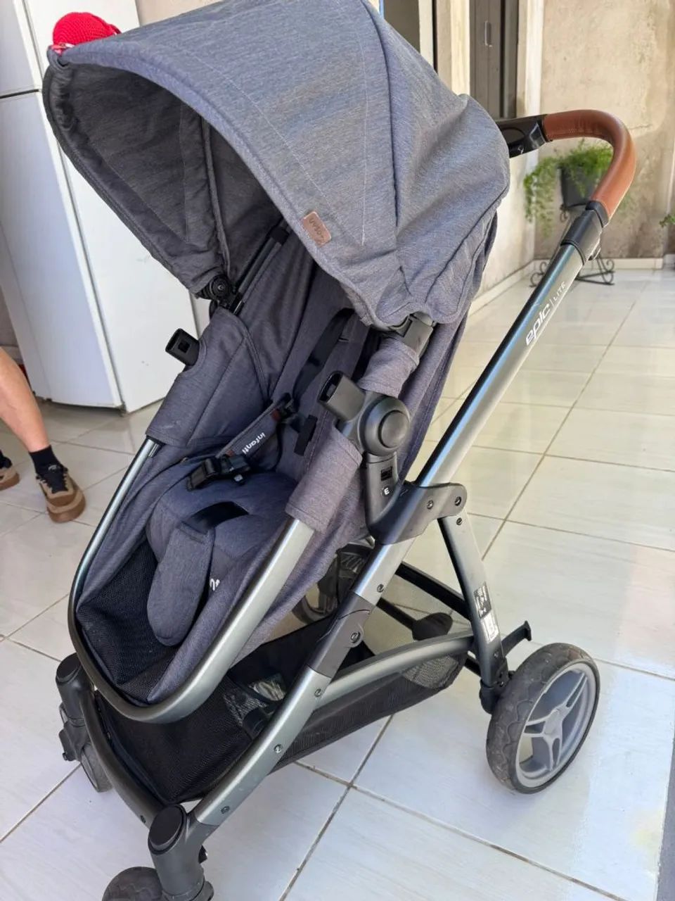 Carrinho de bebê com bebê conforto epic lite - Foto 2