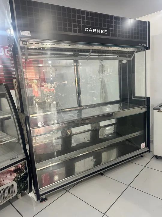 Vitrine refrigerada para carnes .Pouquíssimo tempo de uso 2 meses