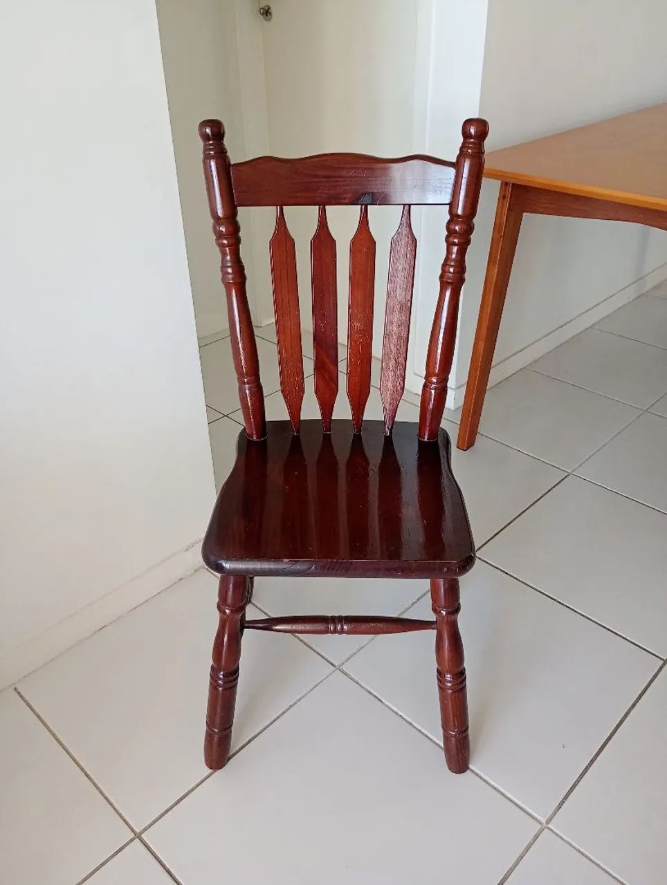 Cadeira estilo colonial 