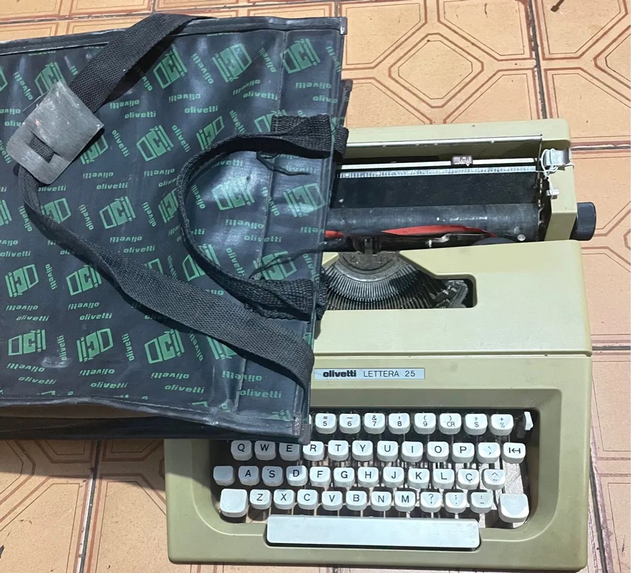 Máquina de escrever Olivetti