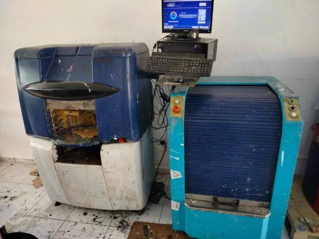 Máquina Tintométrica Dosadora Automática/Agitador Tintas Corob (Modelo Banco/D200)