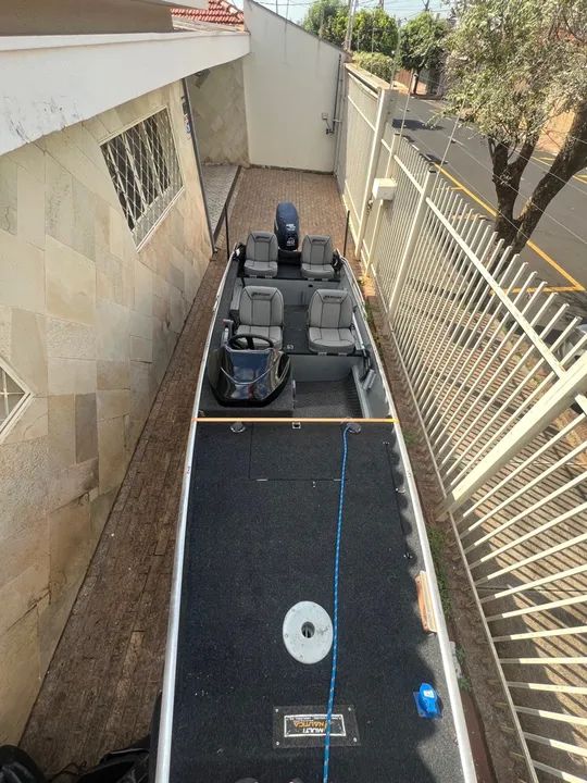 Barco de alumínio com motor e carretinha - Foto 11