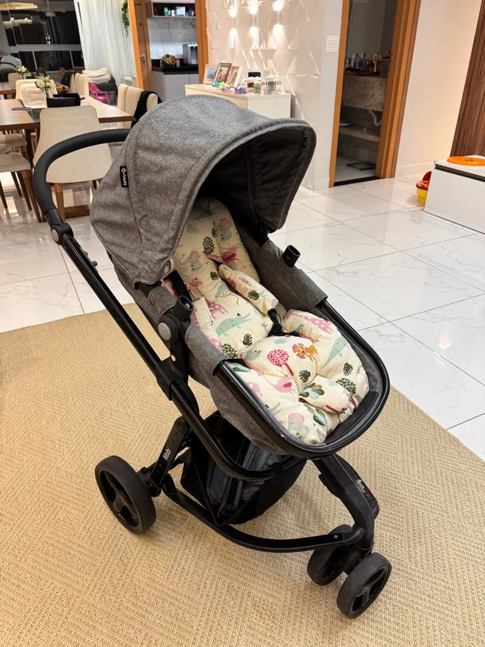 Carrinho de Bebê Safety 1st - Modelo Versátil e Confortável - R$ 600,00