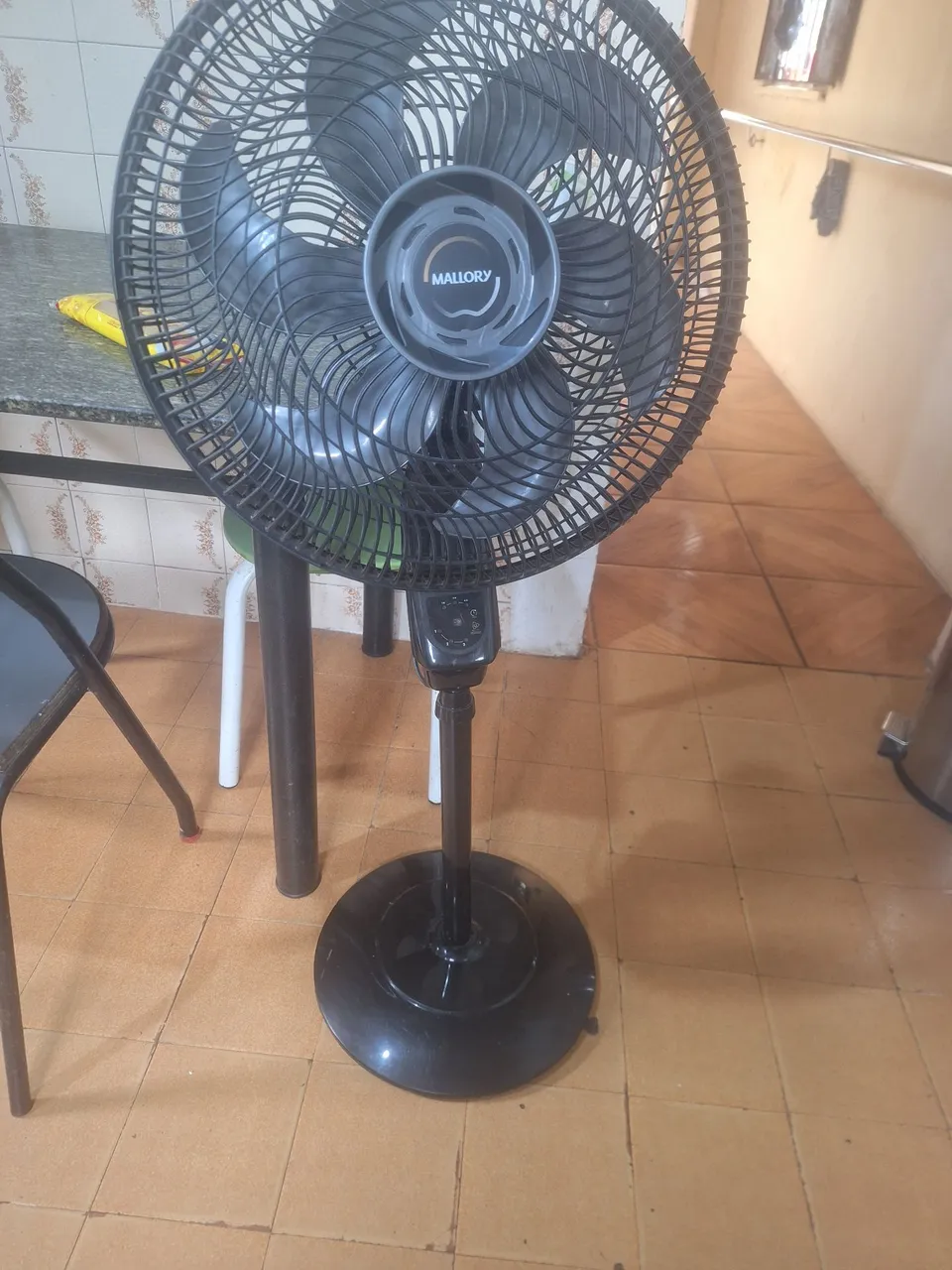 Ventilador de Coluna Mallory com controle